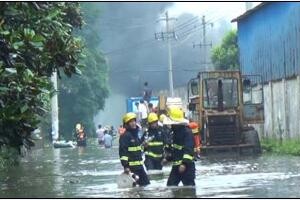 橡胶厂雨后彩虹变成黑烟大火