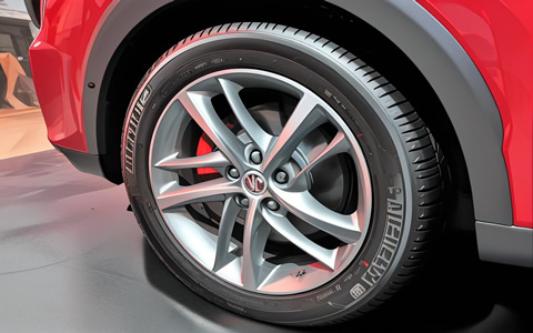 米其林韩泰等轮胎名企力推旗舰高性能产品，品质与驾驶乐趣兼具